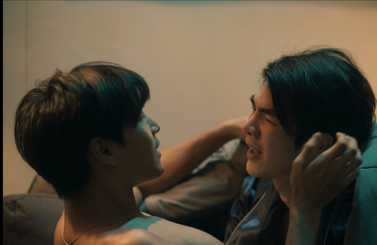 Kinnporxche's tweet photo. porsche fixing kinn’s hair was really cute tho #KinnPorscheTheseries #KinnPorscheEP9 https://t.co/0hmEogSjJO