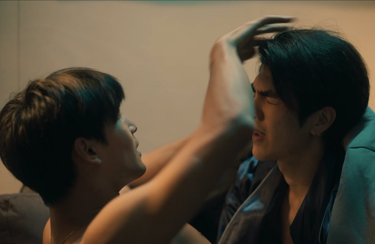 Kinnporxche's tweet photo. porsche fixing kinn’s hair was really cute tho #KinnPorscheTheseries #KinnPorscheEP9 https://t.co/0hmEogSjJO
