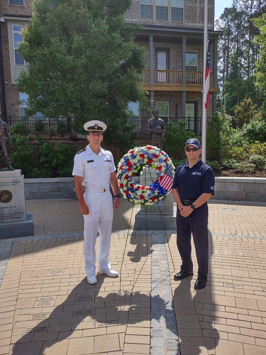 Can’t tell you how proud I am that @kellen_peralta has completed his Plebe year @NavalAcademy and is following Mom & Dad in serving his nation. Big things ahead. #MemorialDay2022 #service @NavyFB @NavyAthletics