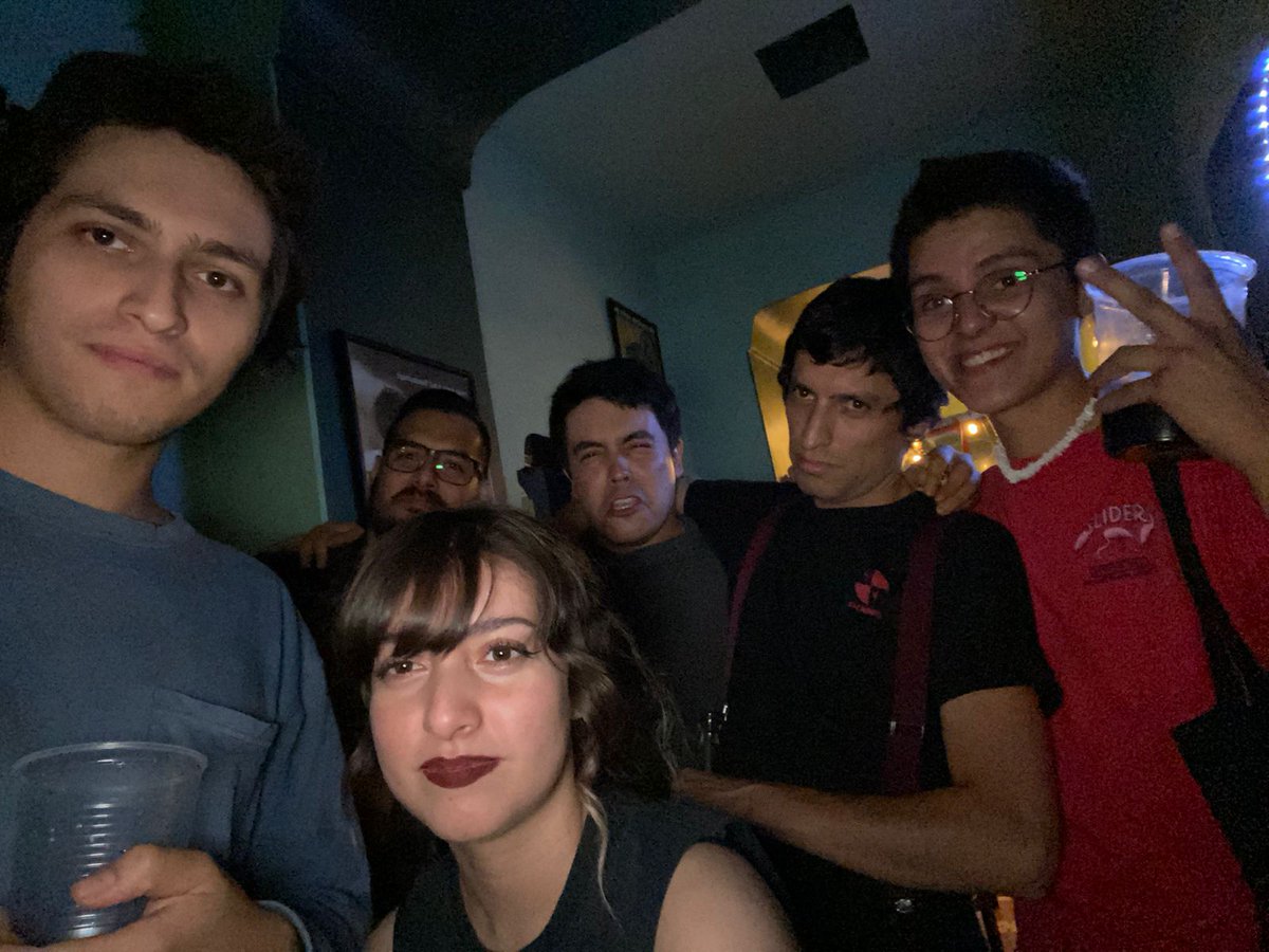daebru's tweet photo. De ayer en #retrosexual de @TRANSMUT3 y Ummagumma Alt Rock viendo el DJ set junto a @telephonexchnge 😊📼📻

#PiqueleALaDistor 😈💥⚡ https://t.co/fEGUMWF7Oc