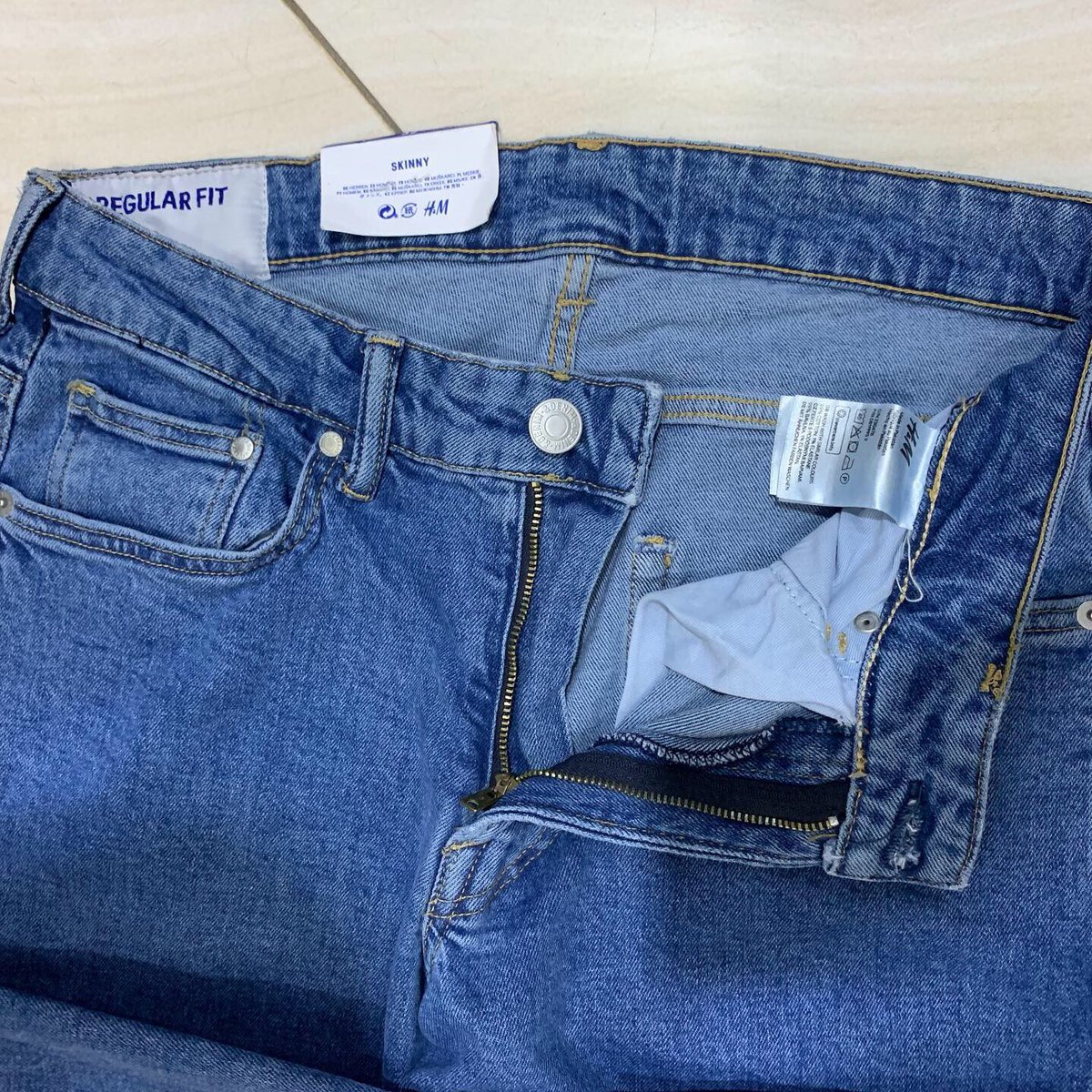 dukenarx's tweet photo. Jeans 👖 &amp; shirt short sleeve best quality and original branded clothes zinapatikana dukan kwetu 
Nicheki DM for details au fika dukan kwetu kinyerezi mwisho kanisan 
Karibuni kwa huduma na bidhaa bora https://t.co/vuzMczFNam