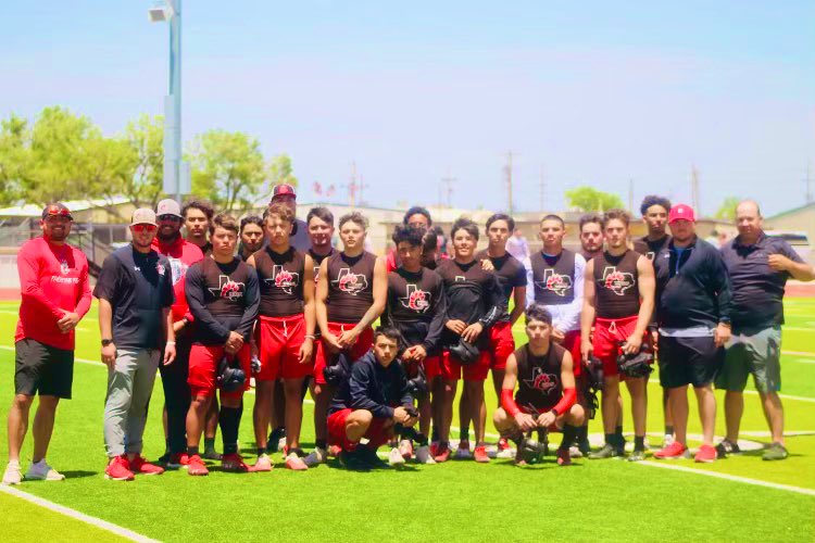 GoddessCelest32's tweet photo. Super Proud of these young men! First ever SQT and made it to the championship with a chance to qualify for the State Tournament. Carried ourselves well! 🐻🏈 @coachsewardjr @Coach_Perez5309 @CoachPilant @Coach_Carroll86 @gagecaleb @Matt_Stepp817 @806hsscmedia @Dad2two https://t.co/TyH1VU2NIY