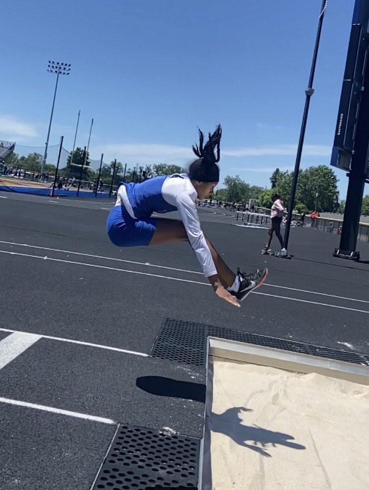 sports_medina's tweet image. Congratulations to Madelynn Rutledge on qualifying to the NY State meet in long jump! She broke the school record again, this time with a jump of 17’ 6.5”!