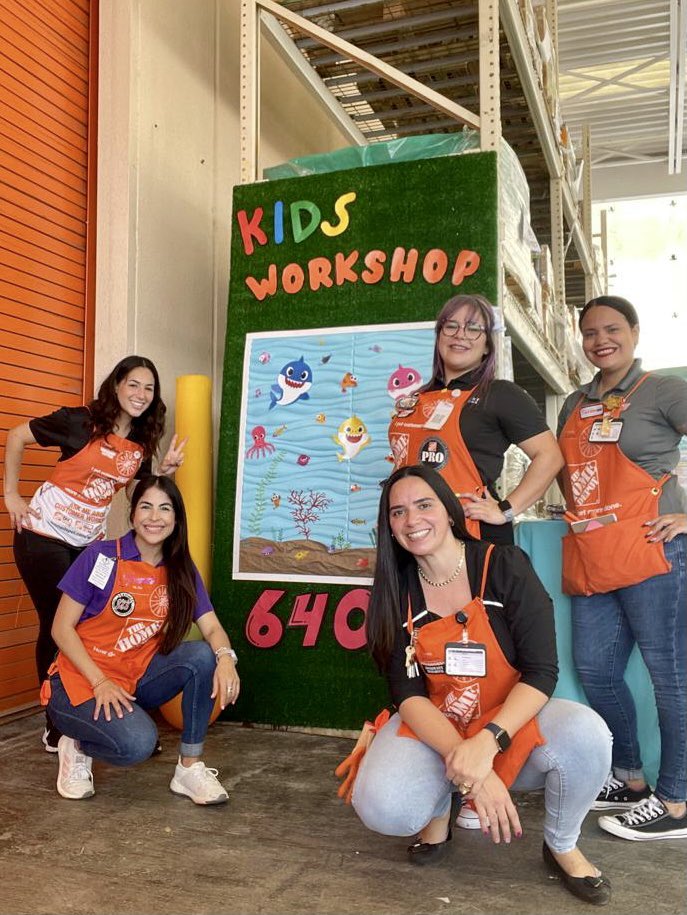 We had a BLAST 💥 in our Kidsworkshop at store 6405 this morning!! !

 We had fun creating a fish tank 🐠 🐟 🐡🐙

See you next month! 🧡🧡🧡