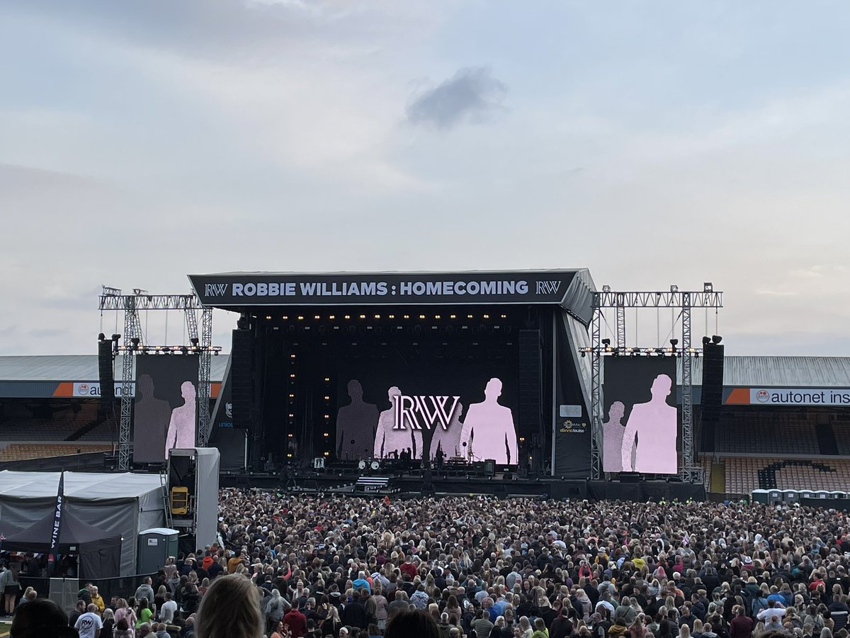 It’s nearly time…who’s ready for @robbiewilliams? 🎉🎤💛 Massive thanks to all the fans who have bought merchandise, an event programme or made a donation - it means the world to us, @DonnaLouiseUK & @HUBBFoundation_