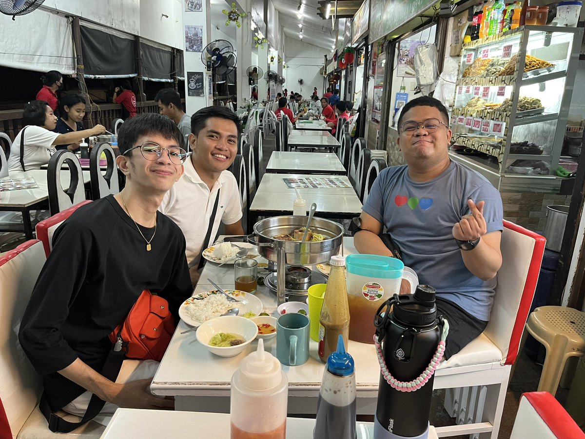 itsmereynabs's tweet photo. #WhenInTagaytay Salamuch poo sa pakape and pasutsot senator @lenardkim_ &amp; prof. @zaitag25 ❤️ 

🎵salamat sa inyong dampi ng pagmamahal PCSO🎵 hahaha ems sa uulitin 😍🥰 https://t.co/5cDGMTAKSU