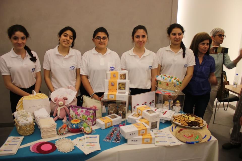 IRAP_Liban's tweet photo. • الجمعة �� حزيران ٢٠٢٢ •
مقطتفات من حفل أقيم لوفد جامعة الدول العربية (مجلس وزراء الشؤون الاجتماعية العرب) للمكتبة الوطنية في بيروت، حيث قدّمنا عرض 
"من الظّلمة إلى النّور" وشاركنا بمعرض لمنتوجاتنا مع بعض المؤسسات الغير حكومية اللبنانية.
#irapenmissiondepuis1960 https://t.co/FEqRv4PdTW