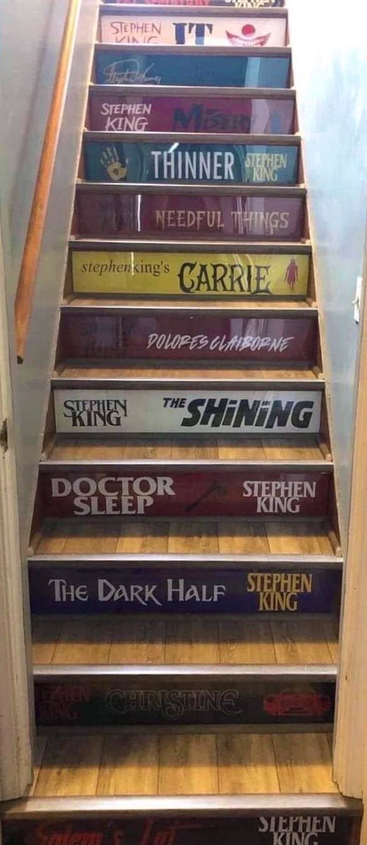 1carolinagirl's tweet image. Best set of steps I’ve seen #StephenKing📚🎥