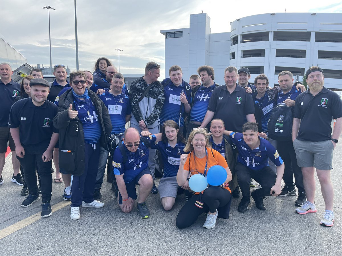 cosruth's tweet photo. Really enjoyed welcoming the @HMagpies and @lasrosas_madrid Includinus teams as they head to Cork for international mixed ability rugby #IMART22 28 team from 14 countries. Good luck! Buena Suerte! and most importantly have fun! #inclusion #smurfitkappa https://t.co/VtubYwZZO2