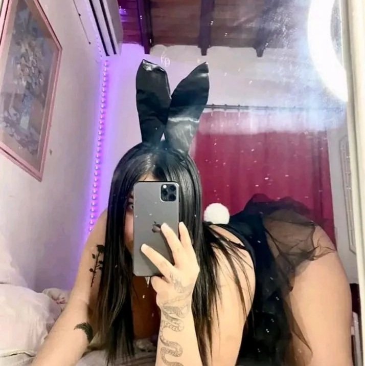OnlyfansVer's tweet photo. Amores mío síganme para que vean como me pongo así como lo estoy ahora en 4 🔥😈 te gustaría tenerme así https://t.co/juimu9qESw