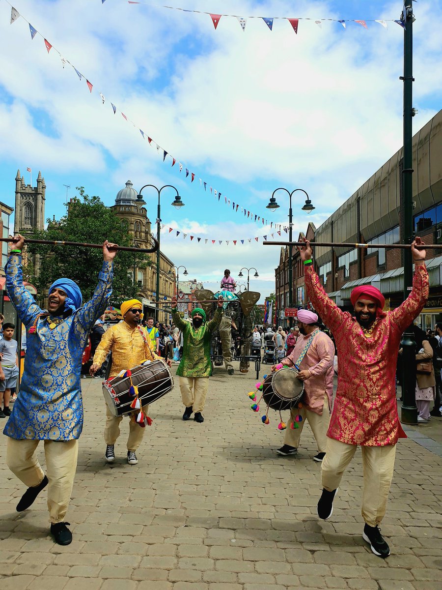bornstoodup's tweet image. Always thrilled whenever I'm invited to programme for #FestivalOldham. Today there's been such warmth, interaction &amp;amp; good-vibe energy from audiences of all ages, entertained by a brilliant host of artists including @Festive_Road @LevantesDance @AutinDT @whisperedtales1