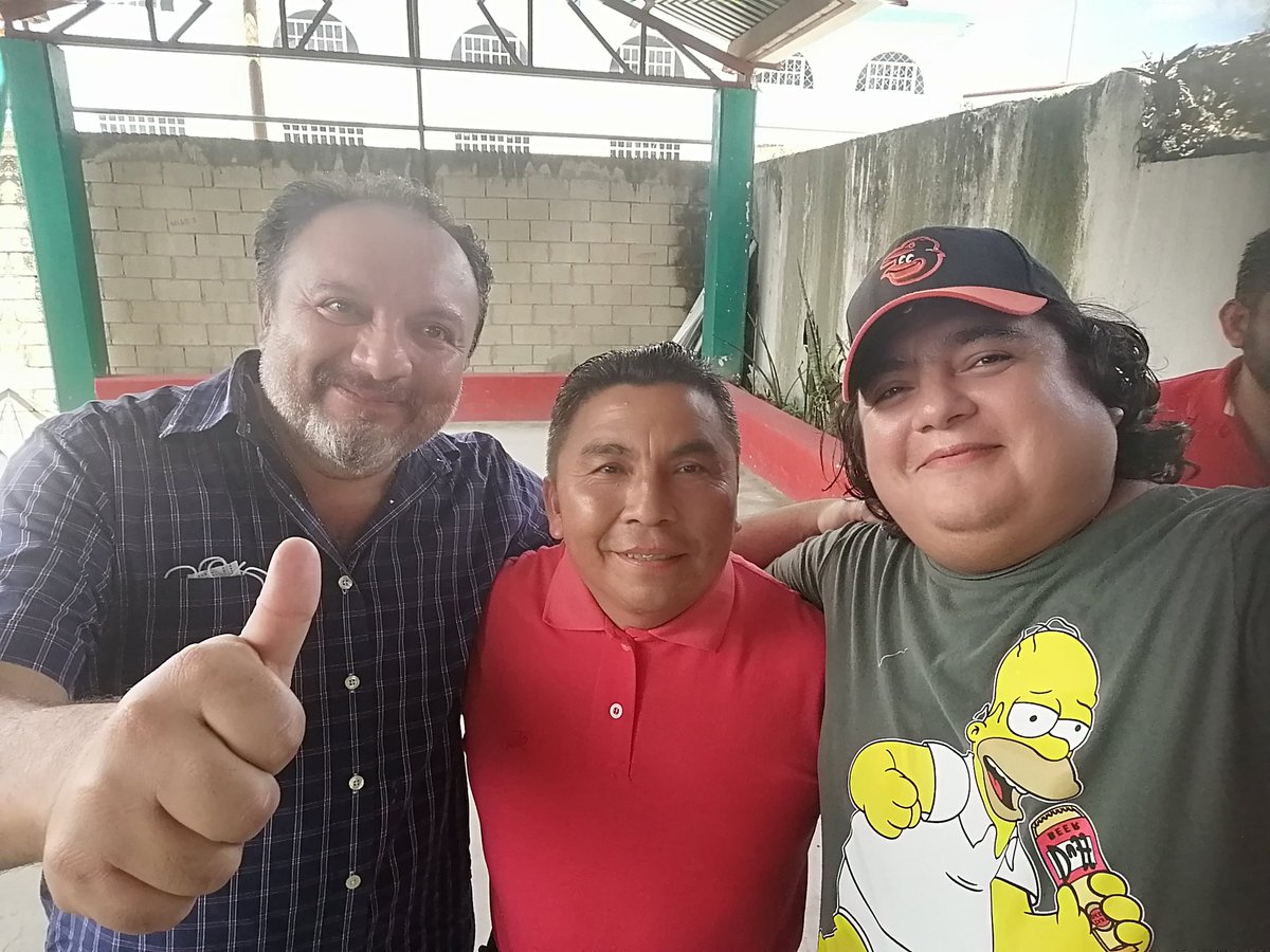 ponchopeniche's tweet photo. Un placer coincidir y conocer gente que sigue sus ideales y sigue en la lucha desde Chan Santa Cruz para el mundo @FTorresRivas https://t.co/dPYqNG65oE