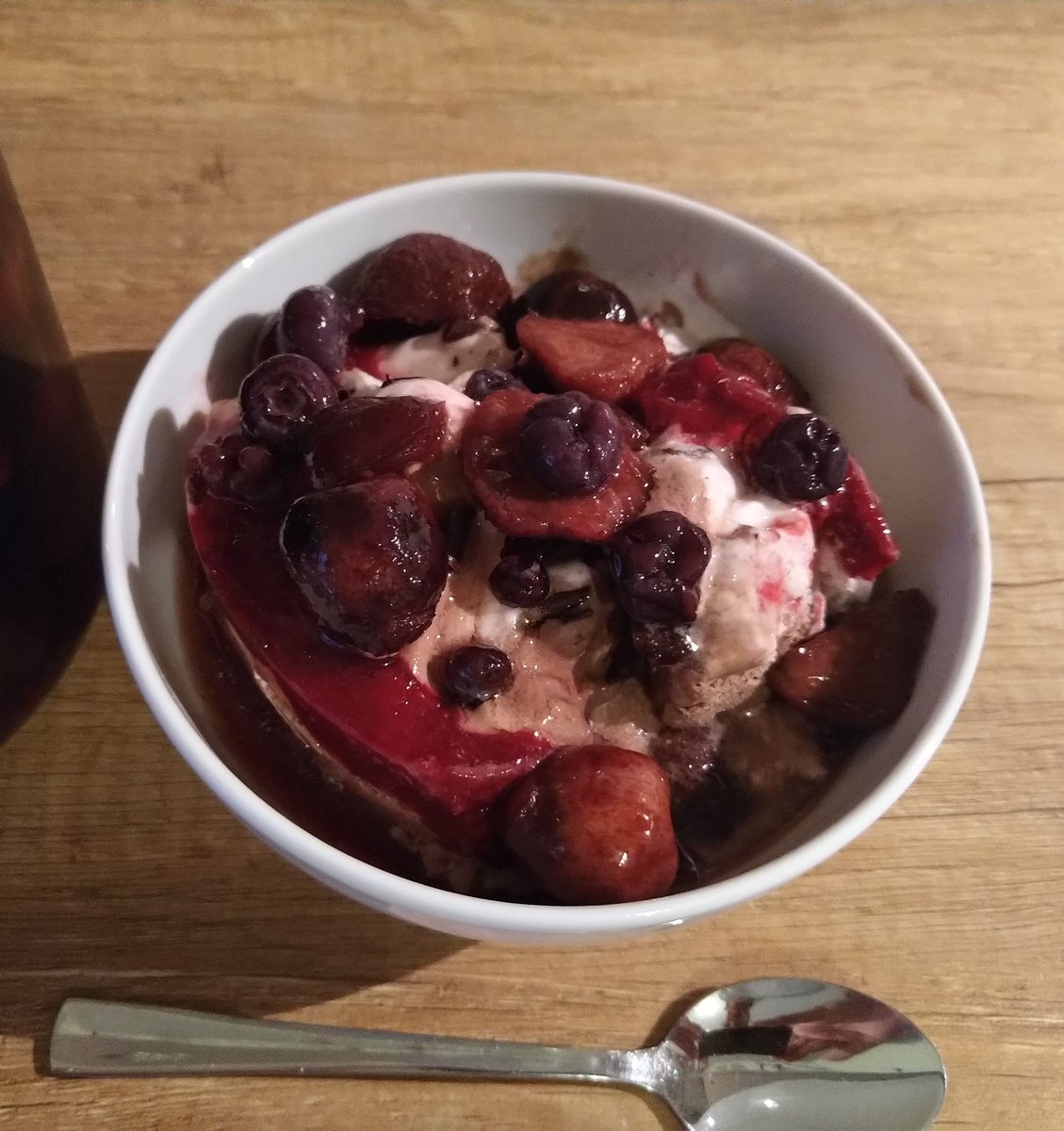 Miezebiene's tweet photo. It's actually #GinOClock but today we have a damn sultry day and I choose a Black forest cherry ice cream with homemade rum pot ๐ฅ๐๐๐ซ๐ Cheers! @Olliemorr20171 @MunchPudding @Eliot01375004 @jwillisdovetail @davyslala #icecream #Rumtopf #Saturday #SaturdayKitchen #yummy https://t.co/2FEQxANcqE