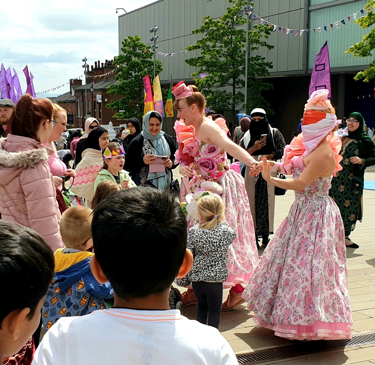 bornstoodup's tweet image. Always thrilled whenever I'm invited to programme for #FestivalOldham. Today there's been such warmth, interaction &amp;amp; good-vibe energy from audiences of all ages, entertained by a brilliant host of artists including @Festive_Road @LevantesDance @AutinDT @whisperedtales1