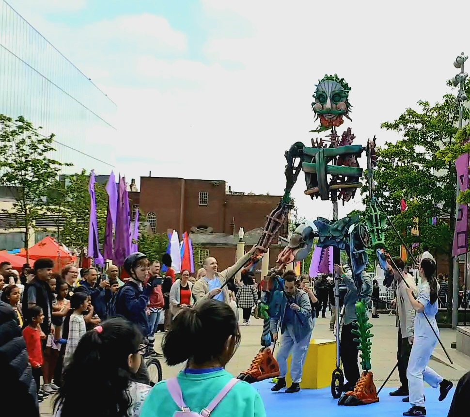 bornstoodup's tweet image. Always thrilled whenever I'm invited to programme for #FestivalOldham. Today there's been such warmth, interaction &amp;amp; good-vibe energy from audiences of all ages, entertained by a brilliant host of artists including @Festive_Road @LevantesDance @AutinDT @whisperedtales1