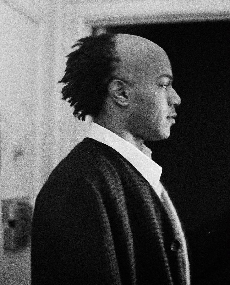StreetFashion01's tweet photo. A 19-Year old Basquiat in his Studio (1980-1981) https://t.co/bqAUv92K9K