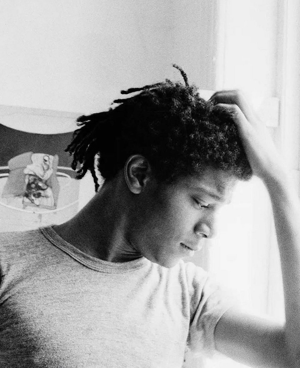 StreetFashion01's tweet photo. A 19-Year old Basquiat in his Studio (1980-1981) https://t.co/bqAUv92K9K
