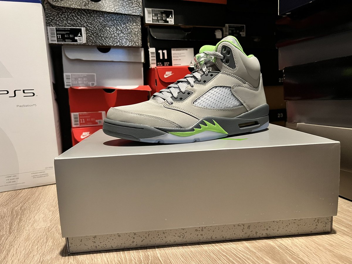 AGC_Son's tweet photo. ☕️ #greenbean #jordan1 #retro5 #darkiris https://t.co/sI9gxcslBF