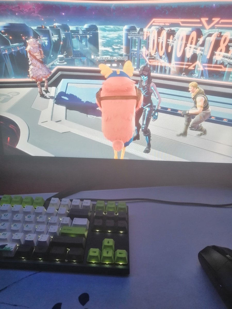 Артем tweet media