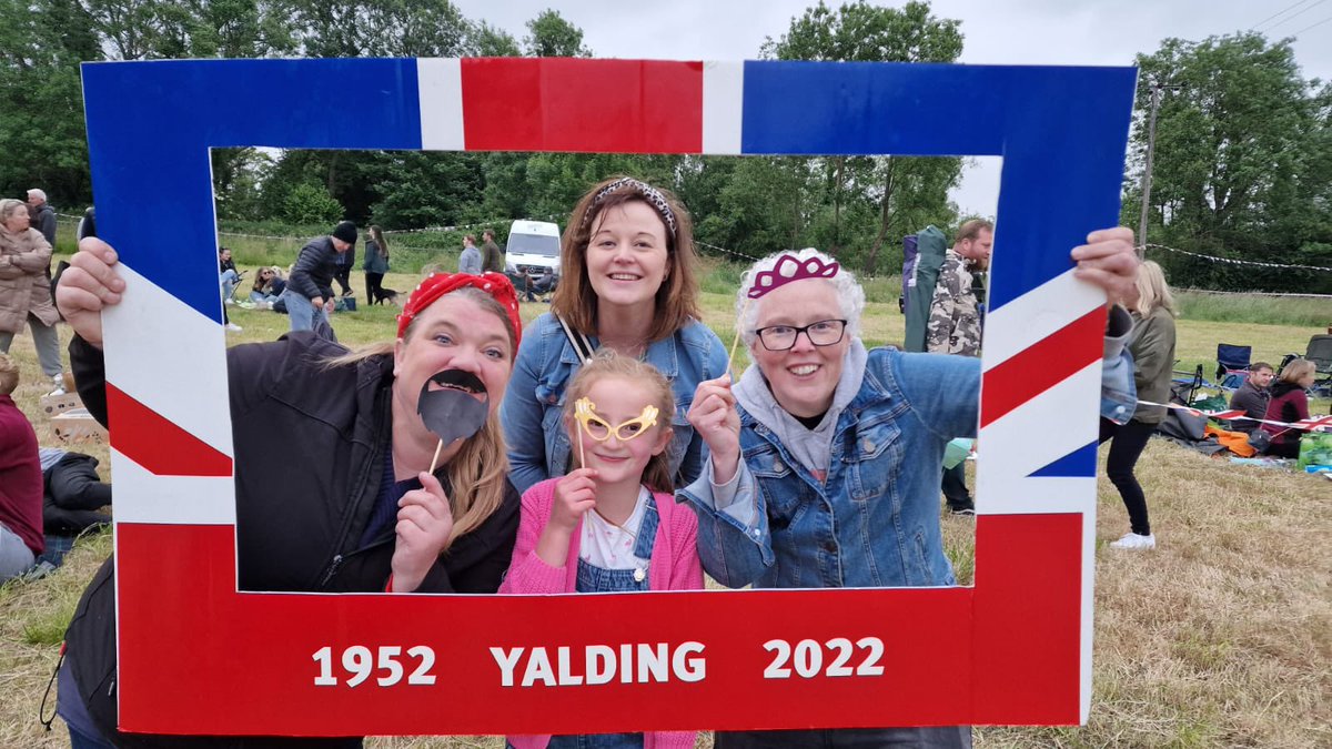 Rachel_Curley's tweet photo. #PlatinumJubilee  #Yalding and #Laddingford #Day3 https://t.co/cAakLNdaHA