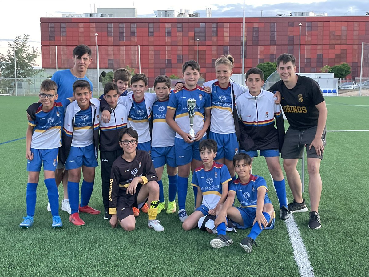 Final!!
Final!!
Final!! De la categoría Alevin!!

<a href="/CDDoninos/">C.D Doñinos</a> campeón!!!

#memorialChago