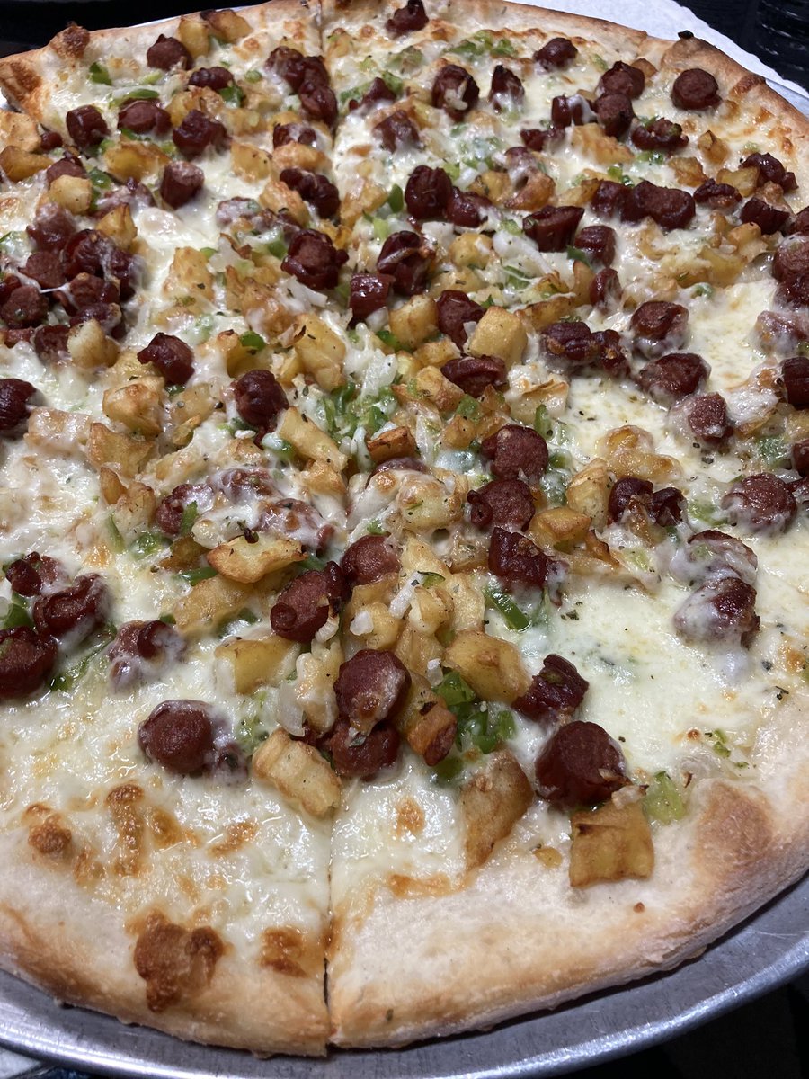 EugenioGencs's tweet photo. Wow!! Who’s up?! Look at what we have here👀👀 Italian hot dog pizza. Absolutely delicious!!👌🇮🇹@GENCSPZAFACTORY https://t.co/2JiGnlliVQ