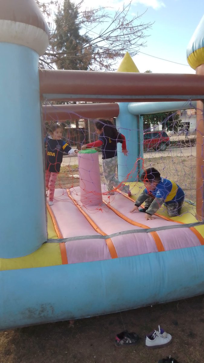 mp_xeneize's tweet photo. Tarde de merienda popular 🥳🧋🍪🍰Merienda, juegos y copas para los vecinos de Tierras Altas. 💙💛
📍Plaza La Estrellita .Tierras Altas. Malv.Arg.

#VamosBoca #MovimientoPopularXeneize🇺🇦 https://t.co/lUb2XTWUzb
