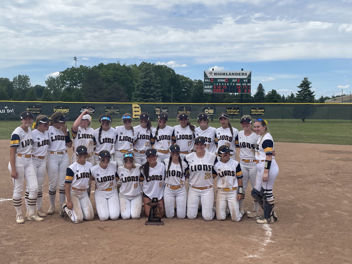 slhslions's tweet photo. Congratulations to our District Champion Softball Team with a 12-0 over East!!!   #LIONPride ⁦@SouthLyonHS⁩ ⁦@LakesVC⁩ ⁦@SLCSD⁩ https://t.co/Tz4KrdKTP4