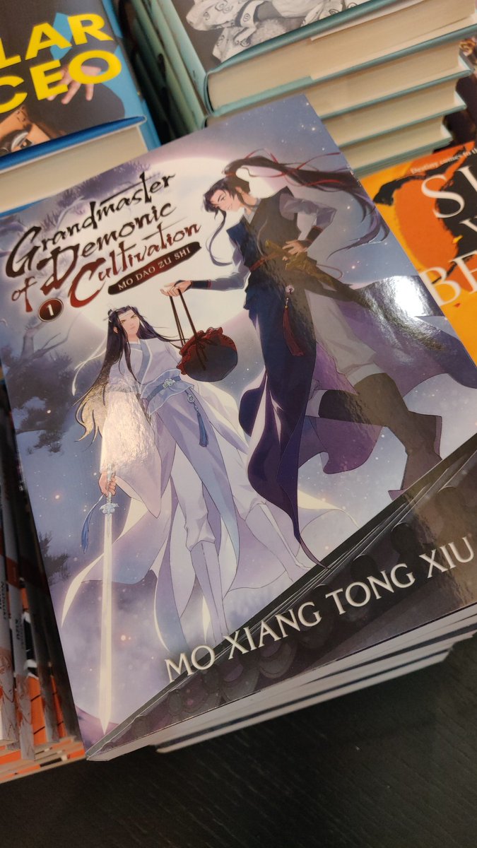 Tac_nes's tweet photo. SPOTTED AT MY LOCAL CHAPTERS I CANT BELIEVE IT #MDZS https://t.co/WunoHKGaSv