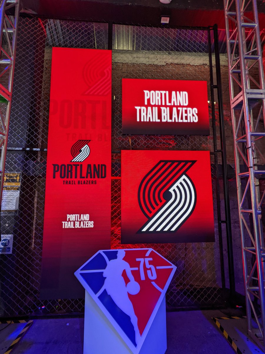 nadaeaire's tweet photo. NBA CAVE
#NBAMexicoWeek https://t.co/HcUVXWJa6S
