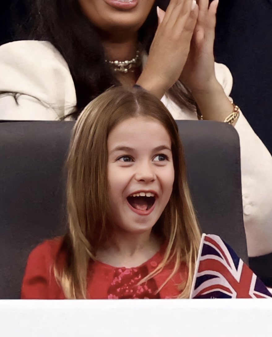 RoyallyBelle_'s tweet photo. Princess Charlotte’s pure joy at the #PlatinumPartyatthePalace is so lovely to see!❤️🥰 https://t.co/GefrXK5cfw