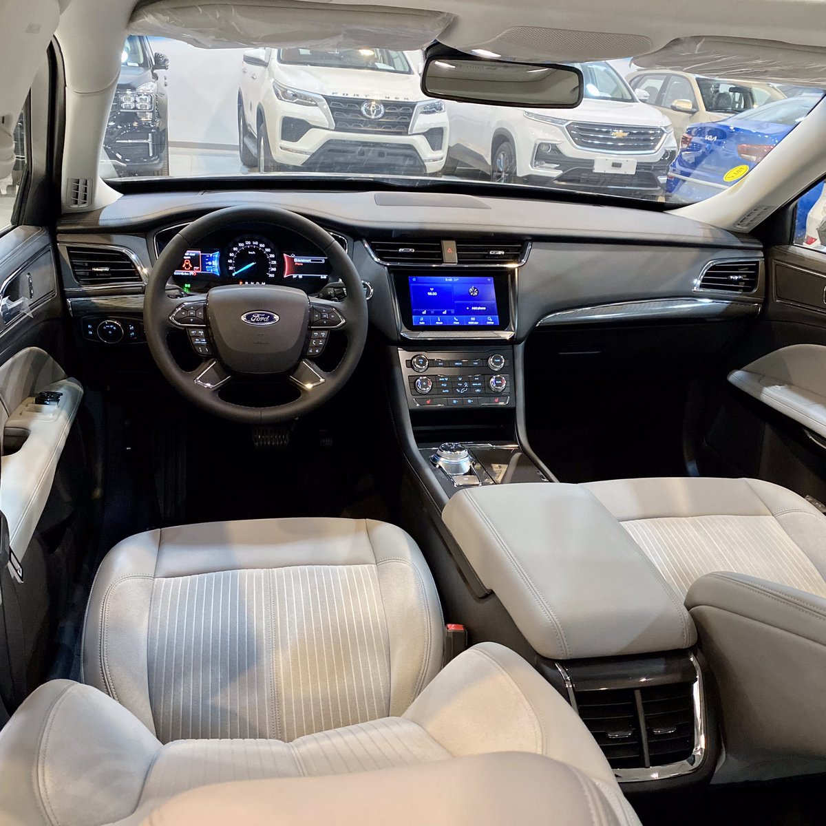 abdulrahmancars's tweet photo. تورس 2022 ترند 

وارد الوكيل.. نص فل.. 
مقاعد أمامية كهربائية مع تسخين.. فتحة بانوراما..
دخول ذكي من ال٤ أبواب.. شاشة بلوتوث.. 
كاميرا خلفية.. انارة LED مع كشافات .. 
تنبيه الخروج عن المسار.. مراية تعتيم..

للتواصل: 0550505983 - 0563354186 

#فورد #تورس #ford #Taurus https://t.co/UsPdTKmcGE