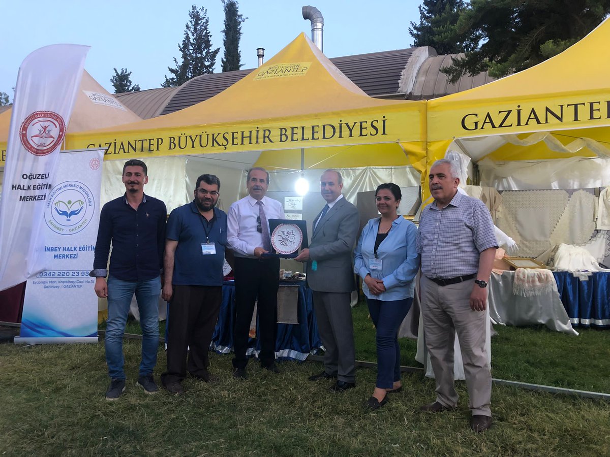HemSahinbey's tweet photo. Oğuzeli Beld. Baş. M.Sait Kılıç'a Hat kursumuzda hazırlanan hediyemizi sunduk
@mebhbogm @sdulger43 @hayatboyuailesi @Gaziantep_MEM @yasintepe  @GaziantepHBO @Halit__Ates @erdalkilinc27 @MemduhCihan48 @kmkara27 @sibelgn92738789 @CinivizVeysel @izzet_mete @OguzeliBelediye @msait27 https://t.co/KXqUENYrYG