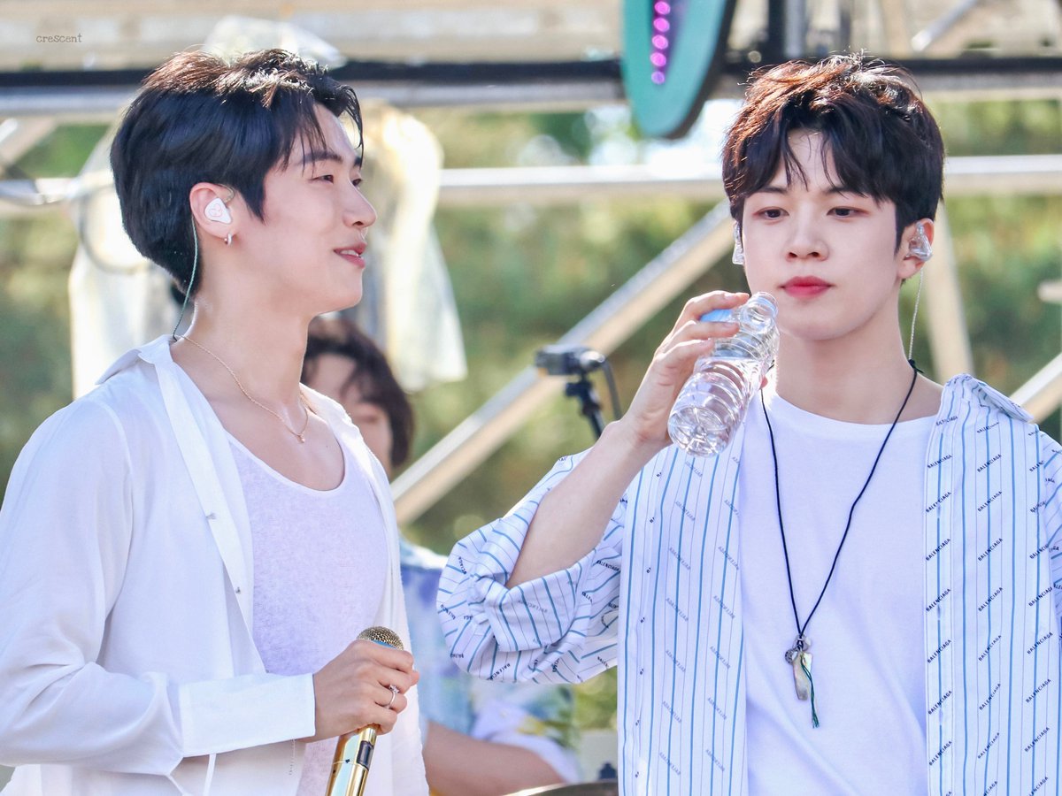 jdon_seunghyub's tweet photo. 220515 뷰민라 승협, 회승 ◡̎

💚💚💚

#NFlying #엔플라잉 #이승협 #유회승 
#LeeSeungHyub #YooHweSeung 
@NFlyingofficial https://t.co/DA8EnvMquF
