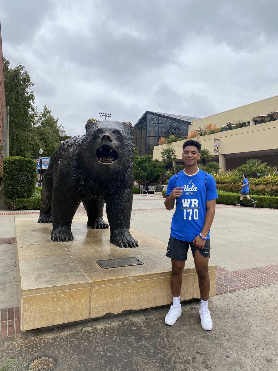 ZayneStLaurent's tweet photo. Had a great time at UCLA’s football camp. I appreciate the coaches who helped me learn and get better.

#sophmore 
@UCLAFootball @bcpfootball @CoachRonaldBCP @Coach_DanFields @jerryneuheisel @brian_ohana5 @Athleticforce1 @BrandonHuffman https://t.co/UcRN5ai69l