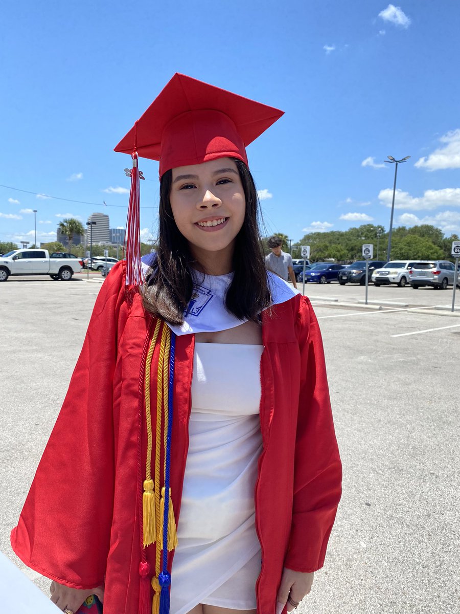 belaaaa04's tweet photo. y’all think i can turn in those missing assignments now ? #graduatedaf #peaceoutrhs https://t.co/UvW6Uy2E1v