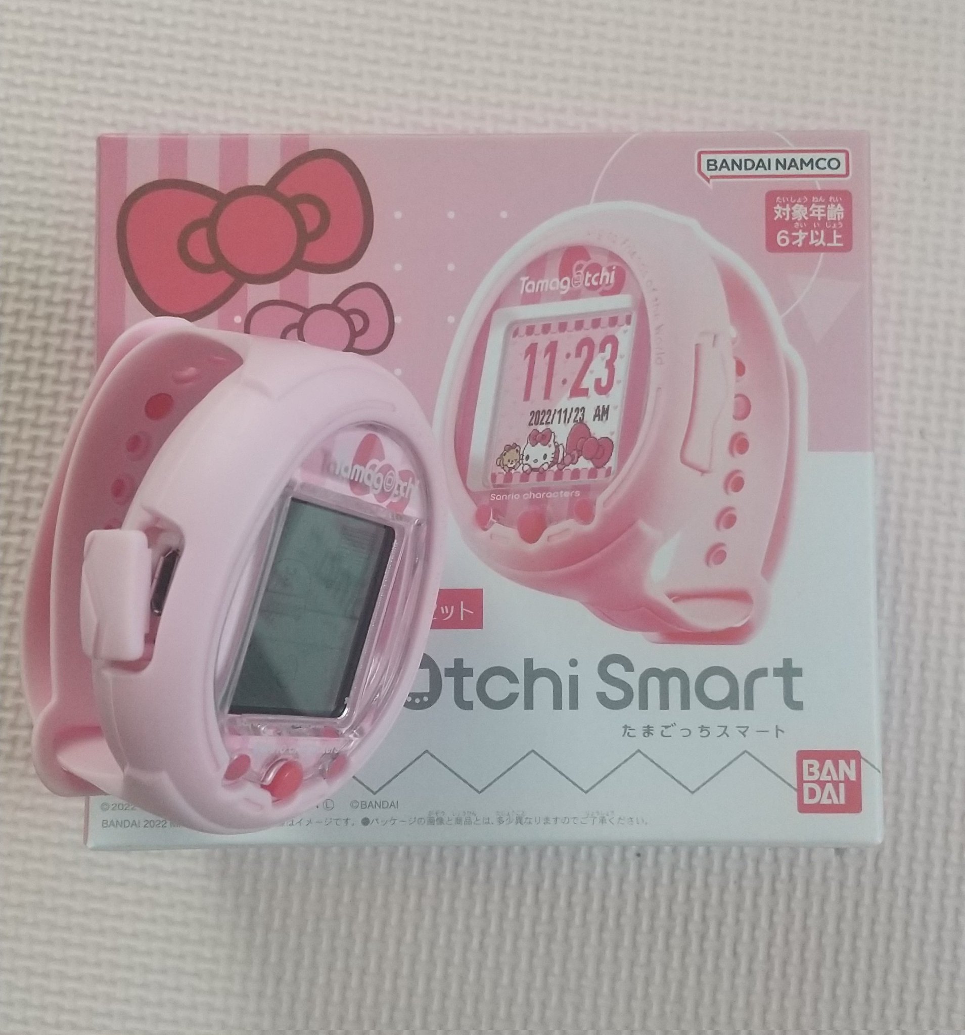 マリージュゼ たまごっちスマート サンリオだから買ったけどいまいち使い方分からない これ サンリオスマカード 差し込んで使うの 取りあえず姉妹で取り合ってる T Co Hrlk6u8wws Twitter