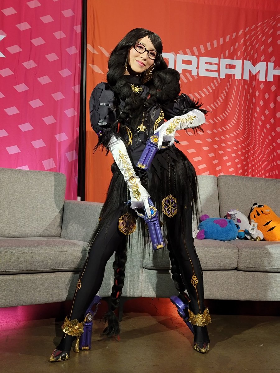 StellaChuuuuu's tweet photo. I finished my Bayonetta cosplay!!! I'll be wearing it for my Meet &amp; Greet at 11:00 AM tomorrow. Come see me!! https://t.co/Ps9KoWxTn1