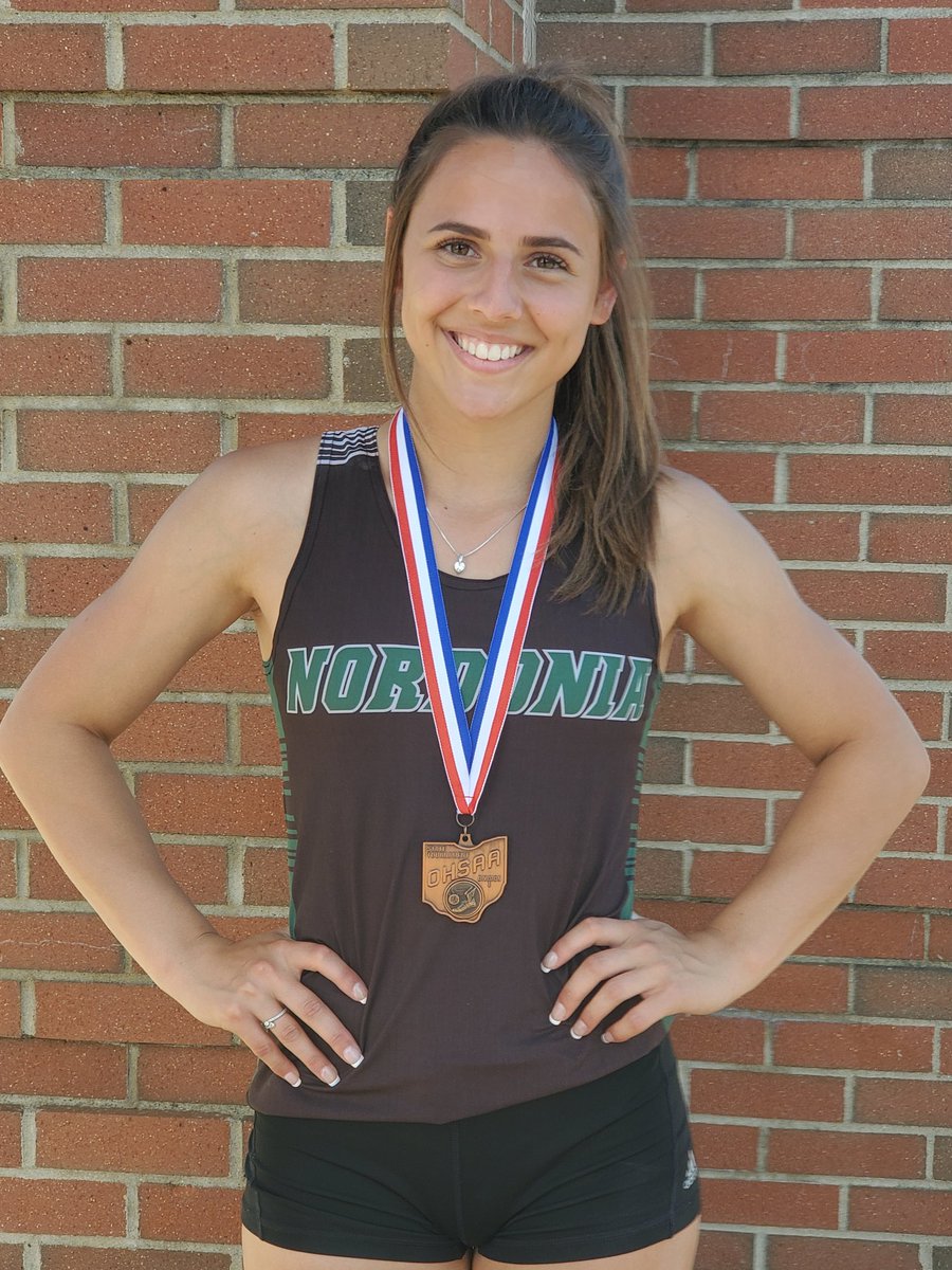 AmyOU110's tweet photo. Emily finished THIRD in the D-1  STATE MEET!!  And a new PR of 12'8"!!!  #GOKNIGHTS @NHSAthletics1 @JoeSuperintend1  @NordoniaBooster https://t.co/ucAXdQCio3