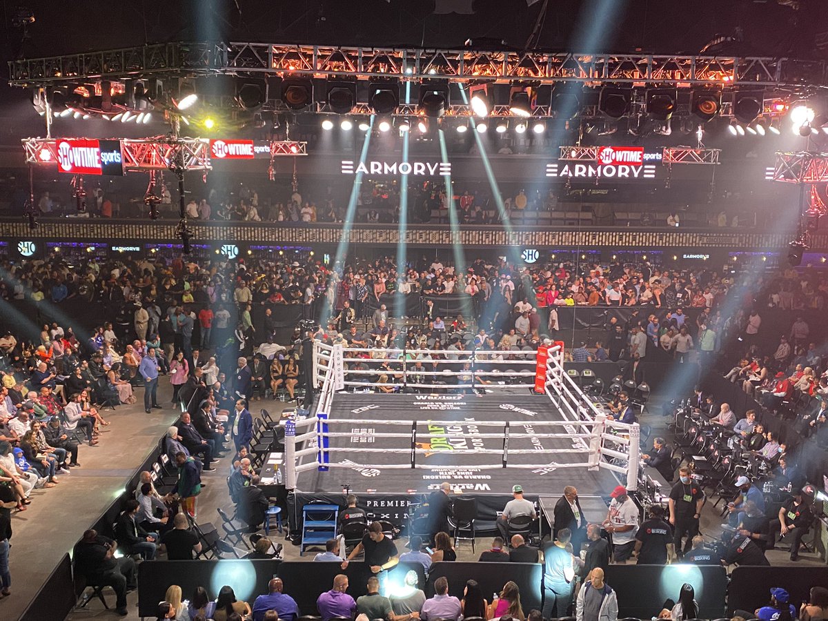 GabeAHenderson's tweet photo. Fight night in MPLS with the bro @itsjonburgess 🥊💥

#FultonRoman https://t.co/EJZArTUve8