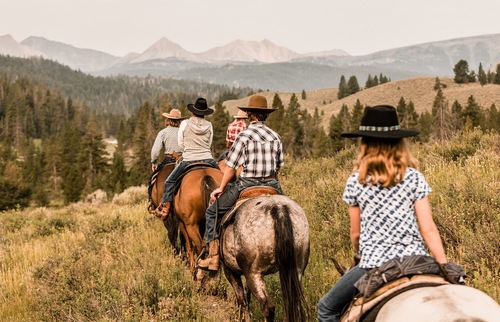 Frommers's tweet photo. 8 top guest and dude ranches in the #USA and #Canada: https://t.co/J9k1xEch9o
#DudeRanches #FamilyTravel #HorsebackRiding https://t.co/k2QUcB54gv