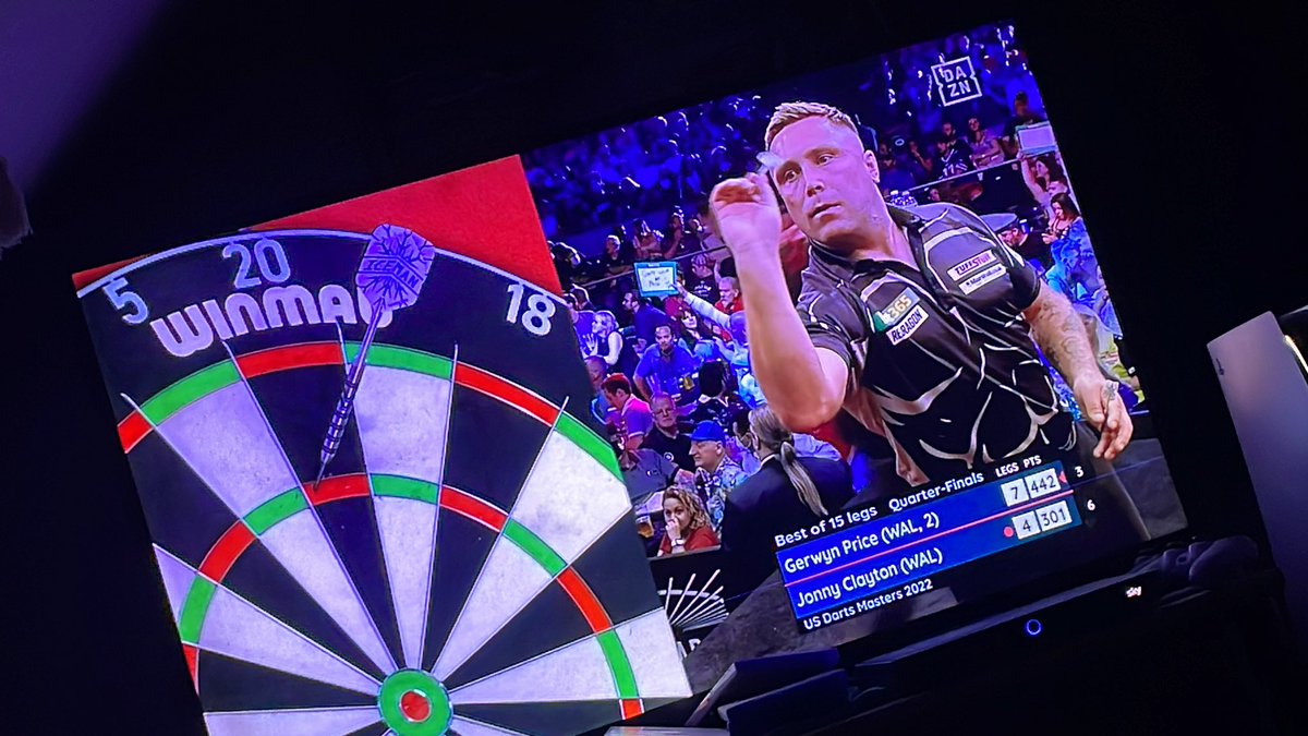 timw_98's tweet photo. Nach dem Schützenfest noch mit einem Auge dabei 😅🍻🎯@ElmarPaulke @maximiser180 #dartzn https://t.co/bnvaoItOTi