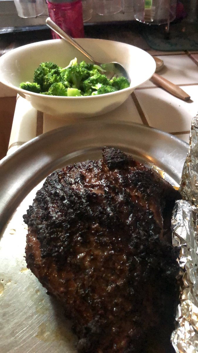jhludlum's tweet photo. @rivercitysteve @jglangham @DaddysGrounded @DaddyisBest @DStan58 @JRsBBQ #howaboutthis #goodeats #tri-tip #beef #broccoli https://t.co/cfiEgFAV2t