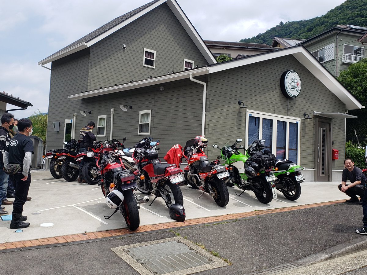 senmukundayo's tweet photo. #redmeteor
#cafe
#gpz900r
つきましたー https://t.co/AbMAdOGc3c