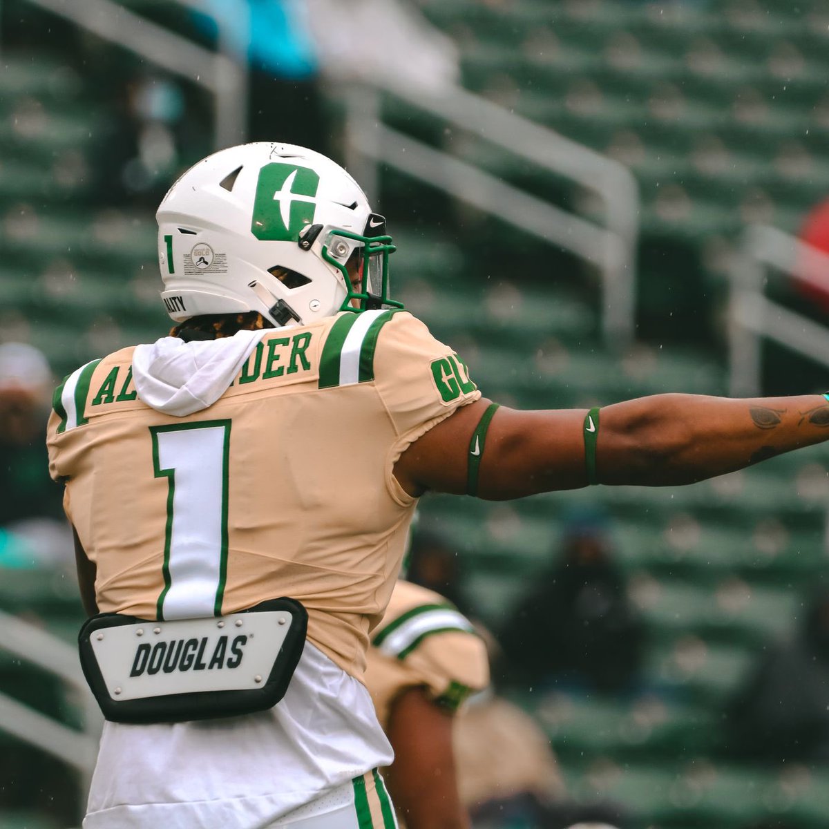 After a great camp Performance At The Dallas Fort Worth showcase I’m blessed to have received an offer from UNC Charlotte <a href="/CHARLOTTEFOOTB1/">CHARLOTTE FOOTBALL</a> @CoachHank_UNCC  <a href="/AllenTrieu/">Allen Trieu</a> <a href="/jeremycrabtree/">Jeremy Crabtree</a> @RivalsFriedman <a href="/Excel360Footba1/">Excel360FootballTraining</a> <a href="/lscfbrecruits/">Lutheran St. Charles Football Recruits</a> A.G.T.G💚🤍