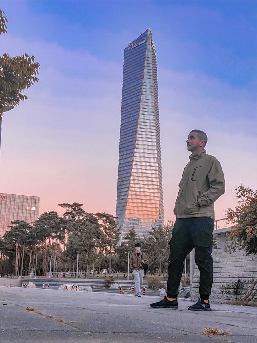 لا بدّ للمرء آخر الأمر أن يقف وجهًا لوجه أمام متاعبه وينظر إليها بجرأة وجدّ، بدلًا من أن يبكي."

 #كوريا_الجنوبيه #انشون #سيول #موضه #ليبيا #مصراته #طرابلس