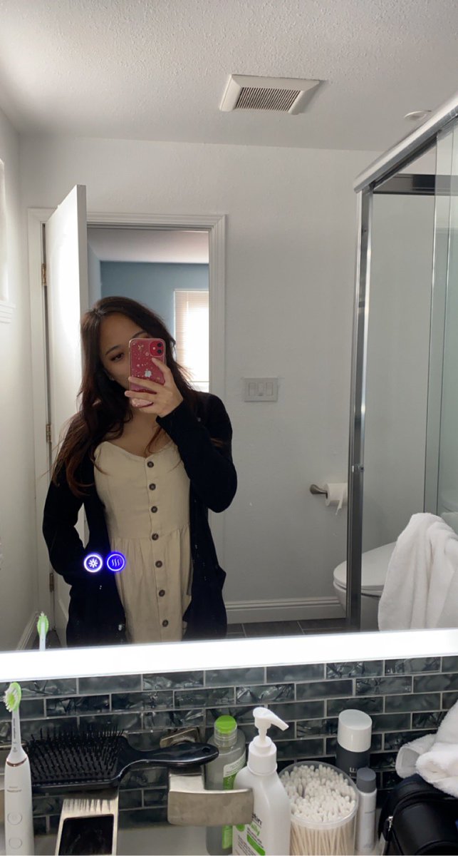 breaad2's tweet photo. the bathroom at this Airbnb makes me happy https://t.co/vjTLNCYQro