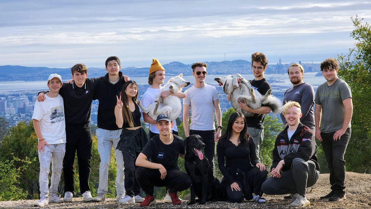 Dev House and friends hike #Roblox 🚶⛰️🥾