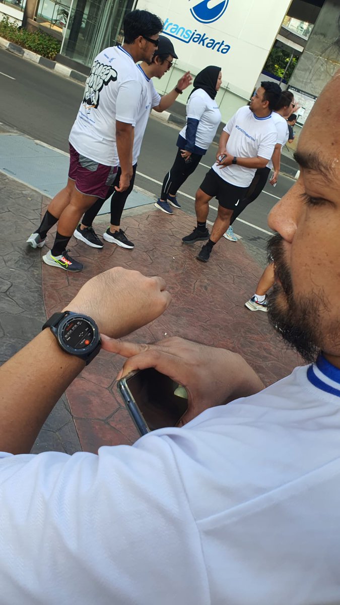 Checking how many distance and heart rate through #GalaxyWatch4  #WearablesTweetNRun #Samsungx7speed 💪