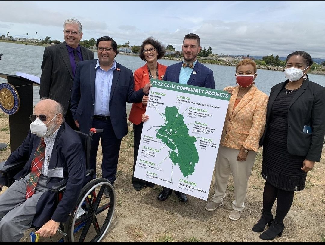 Thanks to @RepBarbaraLee for securing $1.25M for our member #CHC #WestOaklandHealth in appropriations bill. The Rep. is pictured here with #WOH CEO & other community leaders during an #EastBay community project tour yesterday 👏🏾
#ValueCHCs #HealthEquity @GardnerSteveg